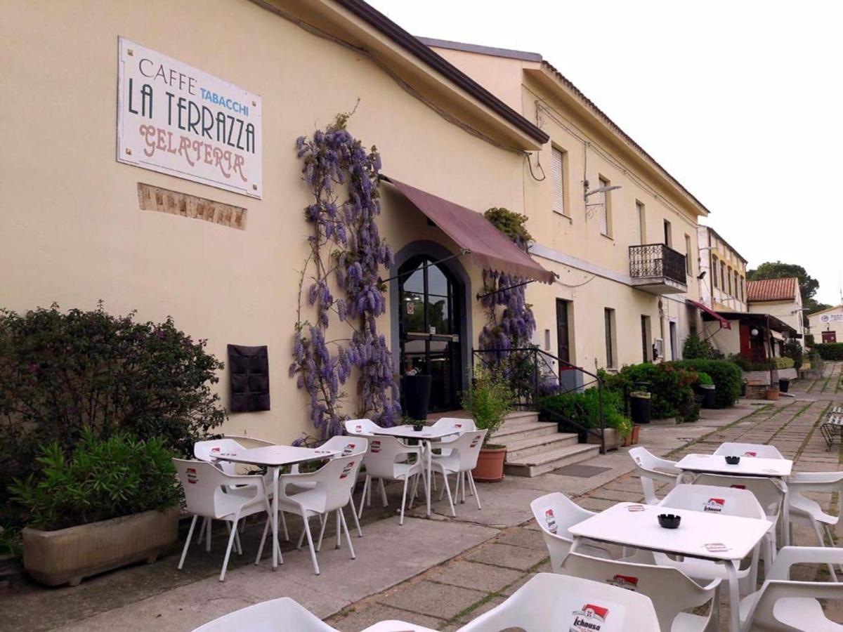 Invit Arti B&B Capoterra Exterior foto