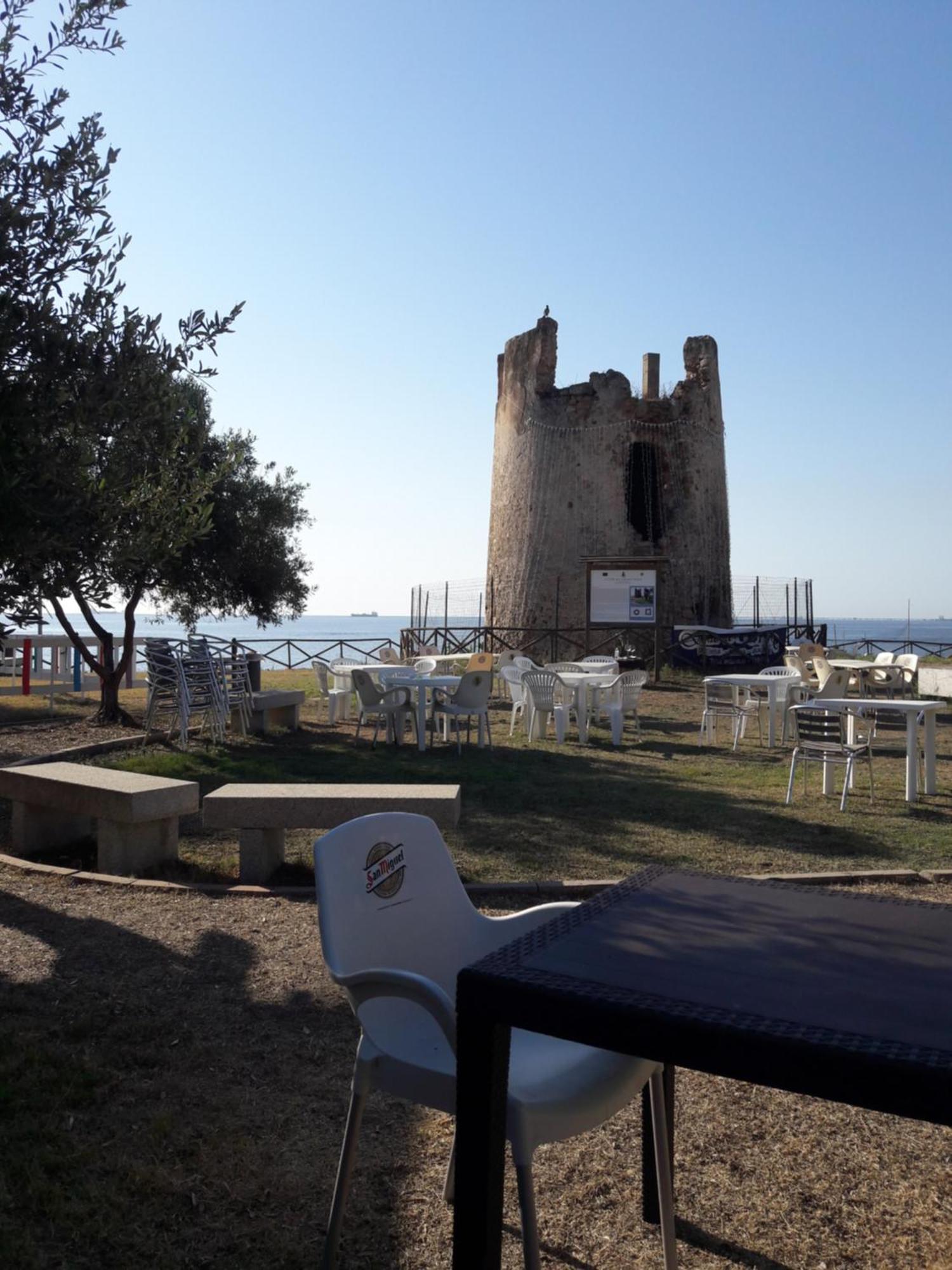 Invit Arti B&B Capoterra Exterior foto