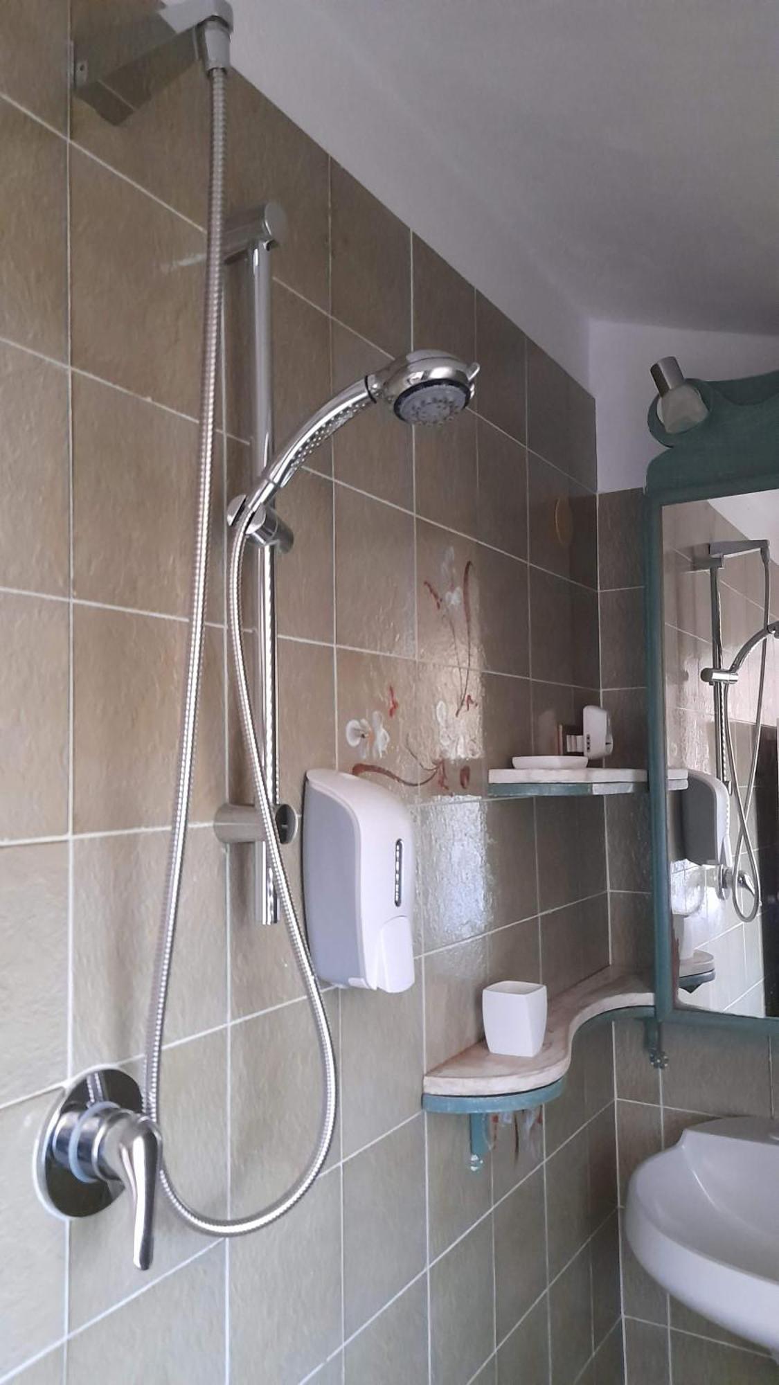 Invit Arti B&B Capoterra Habitación foto