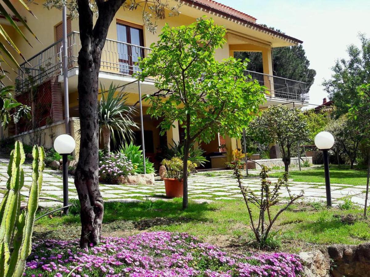 Invit Arti B&B Capoterra Exterior foto